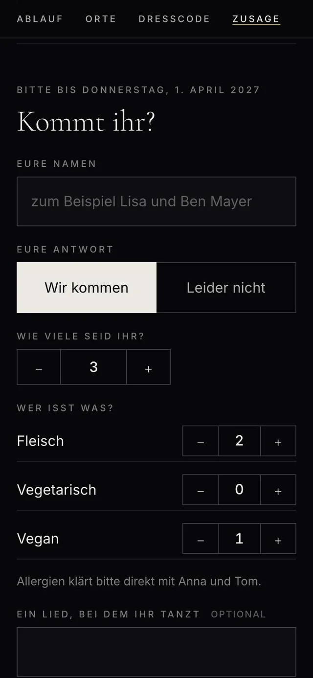Zusage-Formular am Handy: Namen, Wir kommen oder Leider nicht, drei Personen und die Essenswahl je Person mit Plus und Minus